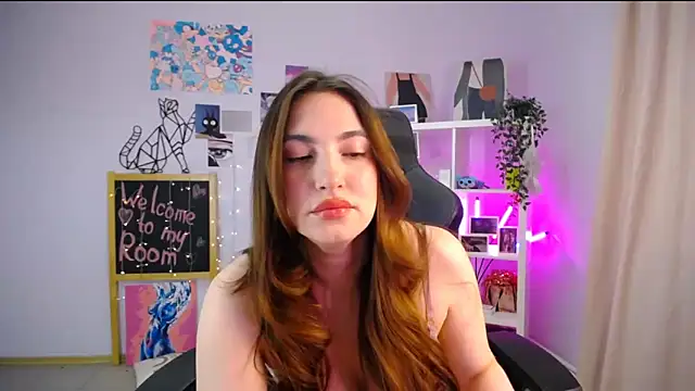 Snapshot of MelissaLovvv chatting on March 18, 8:25 am MelissaLovvv online show from March 18, 8:25 am