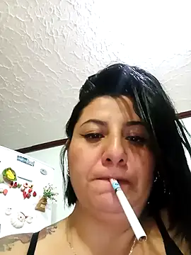 Snapshot of AngeleRoux chatting on November 5, 4:01 am AngeleRoux online show from November 5, 4:01 am