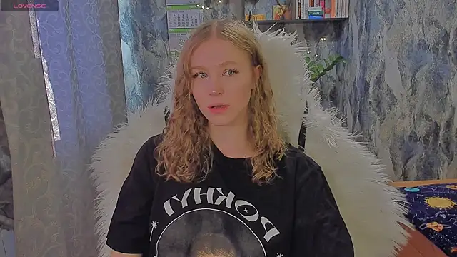 JuxxxsyBunx online show from September 30, 11:15 am