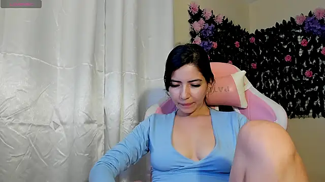 sweetieandjuicyy online show from December 21, 5:03 am