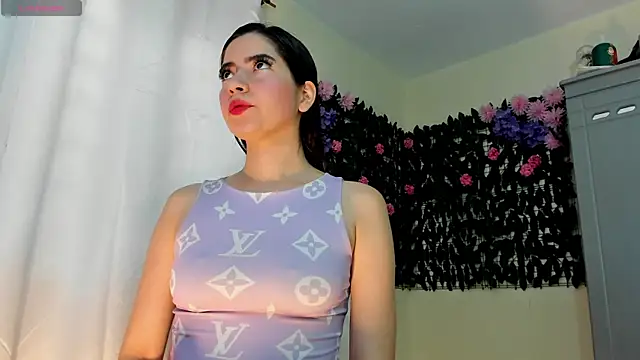 sweetieandjuicyy online show from April 17, 3:48 pm