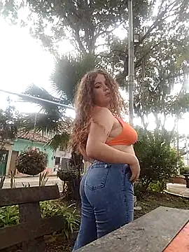 Snapshot of Mia_fooxx_ chatting on January 1, 7:43 pm Mia fooxx online show from January 1, 7:43 pm