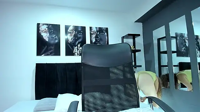 Snapshot of Mia_fooxx_ chatting on November 12, 7:35 pm Mia fooxx online show from November 12, 7:35 pm