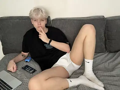 Snapshot of metratok chatting on March 6, 9:47 am metratok online show from March 6, 9:47 am