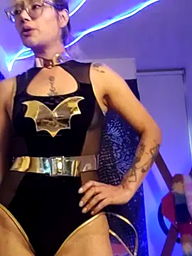 911Calling online show from October 31, 10:00 pm