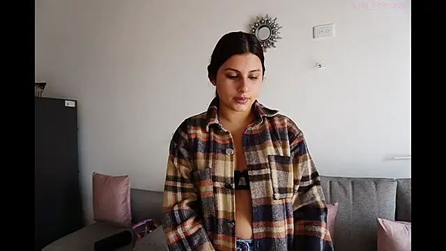 Snapshot of Luu_Princess chatting on January 4, 5:05 pm Luu Princess online show from January 4, 5:05 pm