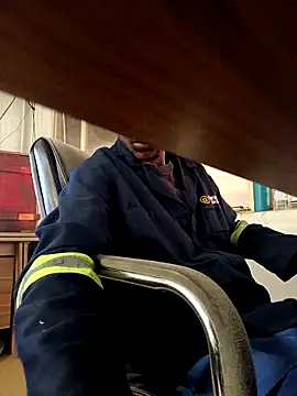 Snapshot of Dickson700 chatting on December 14, 6:30 am Dickson700 online show from December 14, 6:30 am