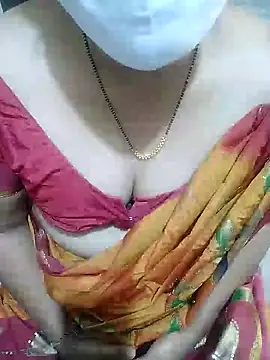 Snapshot of aliseanu chatting on December 21, 10:06 am aliseanu online show from December 21, 10:06 am