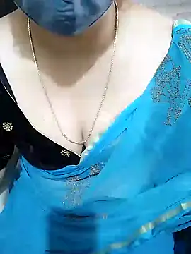 Snapshot of aliseanu chatting on January 18, 5:52 am aliseanu online show from January 18, 5:52 am