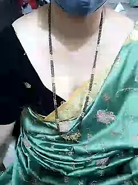 Snapshot of aliseanu chatting on January 19, 5:26 am aliseanu online show from January 19, 5:26 am