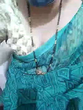 Snapshot of aliseanu chatting on January 29, 9:44 am aliseanu online show from January 29, 9:44 am