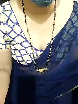 Snapshot of aliseanu chatting on February 11, 5:47 am aliseanu online show from February 11, 5:47 am