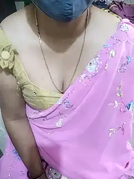 Snapshot of aliseanu chatting on February 18, 10:05 am aliseanu online show from February 18, 10:05 am