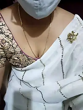 Snapshot of aliseanu chatting on March 10, 1:01 am aliseanu online show from March 10, 1:01 am