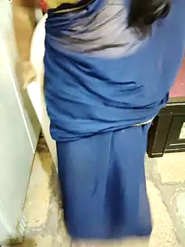 Snapshot of aliseanu chatting on March 15, 1:30 am aliseanu online show from March 15, 1:30 am