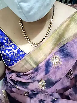 Snapshot of aliseanu chatting on October 4, 5:38 am aliseanu online show from October 4, 5:38 am