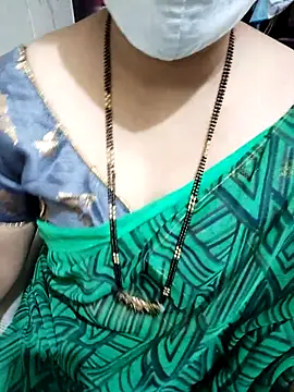 Snapshot of aliseanu chatting on October 8, 5:05 am aliseanu online show from October 8, 5:05 am