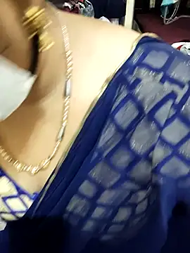 Snapshot of aliseanu chatting on October 9, 6:11 am aliseanu online show from October 9, 6:11 am