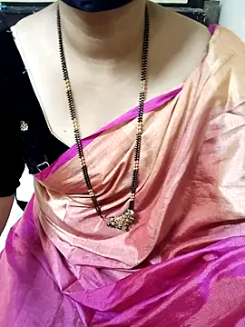 Snapshot of aliseanu chatting on October 31, 5:25 pm aliseanu online show from October 31, 5:25 pm