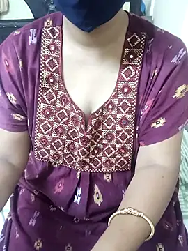 Snapshot of aliseanu chatting on November 1, 6:43 pm aliseanu online show from November 1, 6:43 pm