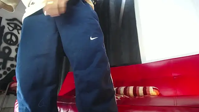 Snapshot of Dexter-T chatting on December 11, 5:10 am Dexter-T online show from December 11, 5:10 am