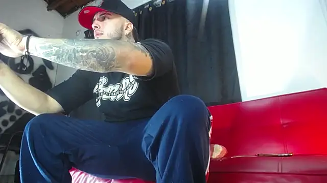 Snapshot of Dexter-T chatting on December 17, 4:56 am Dexter-T online show from December 17, 4:56 am