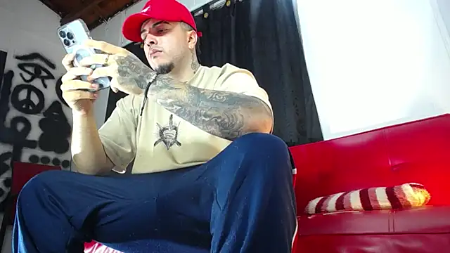 Snapshot of Dexter-T chatting on January 9, 11:45 pm Dexter-T online show from January 9, 11:45 pm