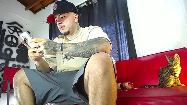 Snapshot of Dexter-T chatting on January 12, 10:22 pm Dexter-T online show from January 12, 10:22 pm