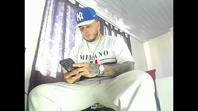 Snapshot of Dexter-T chatting on October 9, 12:25 pm Dexter-T online show from October 9, 12:25 pm