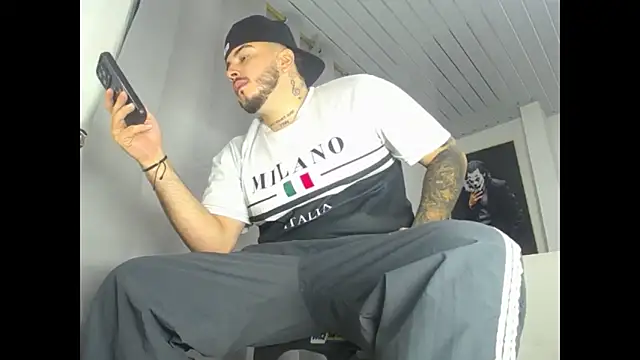 Snapshot of Dexter-T chatting on November 19, 6:24 am Dexter-T online show from November 19, 6:24 am