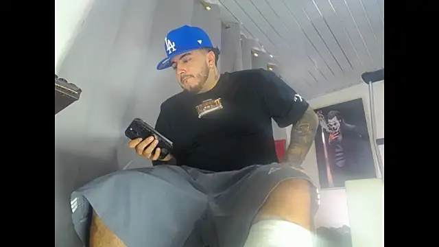 Snapshot of Dexter-T chatting on December 22, 5:54 pm Dexter-T online show from December 22, 5:54 pm