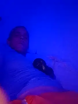 Snapshot of sexsuchti80 chatting on October 1, 11:44 pm sexsuchti80 online show from October 1, 11:44 pm