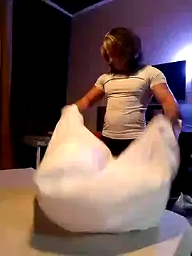 Snapshot of Lovely_milk chatting on November 21, 8:18 pm Lovely milk online show from November 21, 8:18 pm