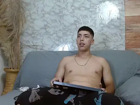 Snapshot of aaron_antonella_mds chatting on October 19, 8:42 pm aaron antonella mds online show from October 19, 8:42 pm