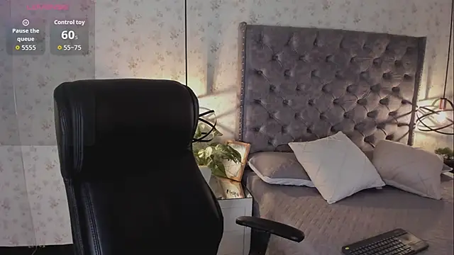 LanaJones  online show from July 8, 1:37 pm