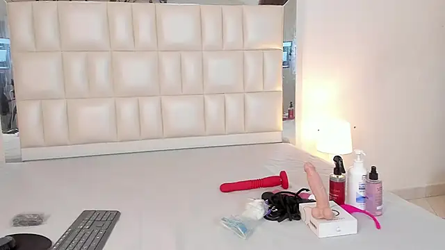 Snapshot of Alhana_pulido chatting on December 2, 10:12 pm Alhana pulido online show from December 2, 10:12 pm