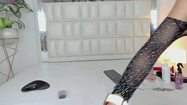 Snapshot of Alhana_pulido chatting on December 23, 9:18 pm Alhana pulido online show from December 23, 9:18 pm