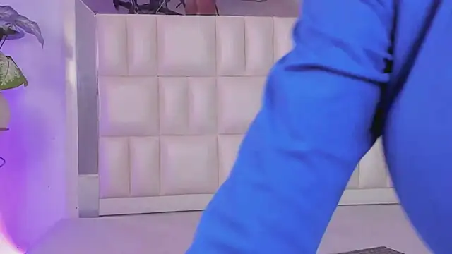 Snapshot of Alhana_pulido chatting on January 22, 9:32 pm Alhana pulido online show from January 22, 9:32 pm