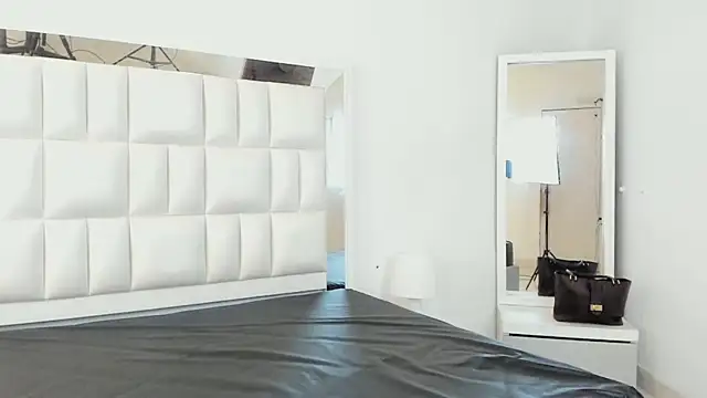 Snapshot of Alhana_pulido chatting on February 19, 6:21 pm Alhana pulido online show from February 19, 6:21 pm