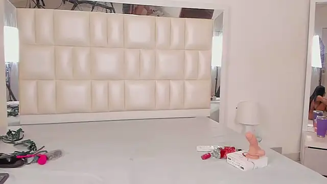 Snapshot of Alhana_pulido chatting on March 6, 10:36 pm Alhana pulido online show from March 6, 10:36 pm