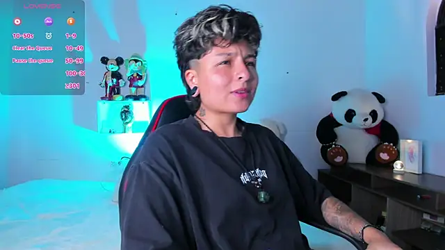 ZuryRamirez  online show from May 23, 8:24 pm