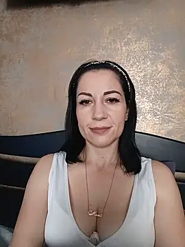 FireLily332 online show from February 6, 9:32 am