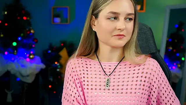 Snapshot of DeboraLarson chatting on December 17, 6:56 am DeboraLarson online show from December 17, 6:56 am