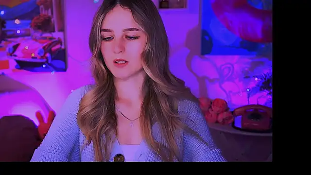 Snapshot of DeboraLarson chatting on February 6, 3:27 am DeboraLarson online show from February 6, 3:27 am