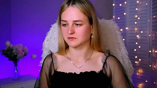 Snapshot of DeboraLarson chatting on October 7, 5:59 am DeboraLarson online show from October 7, 5:59 am