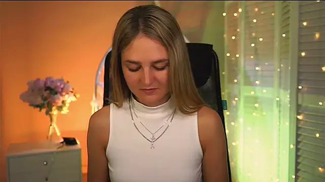 DeboraLarson online show from April 6, 3:15 am