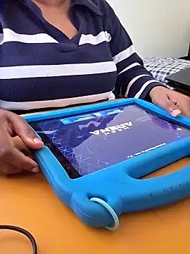 kittymmf online show from April 8, 7:52 am