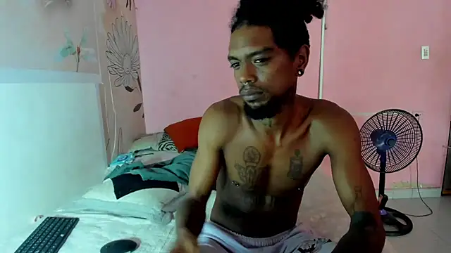 bigblackhotx1 online show from May 31, 12:56 pm