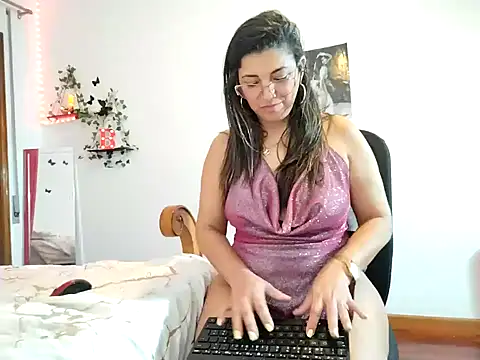 Julie Boronat26 online show from January 10, 12:15 pm