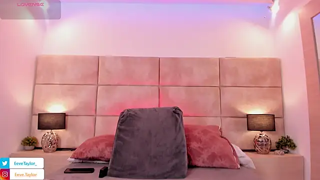 Eevee Taylor online show from May 26, 3:35 am